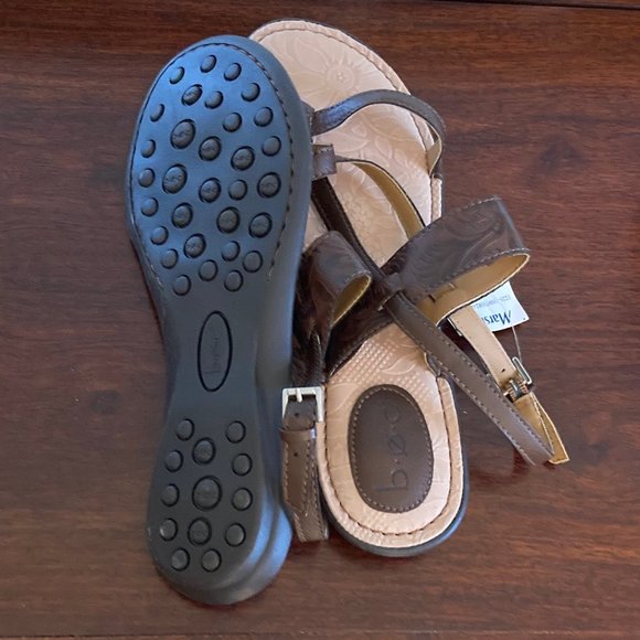 BNWT b•ø•c by Børn Tooled Vegan Leather Sandals 9M - Picture 4 of 7